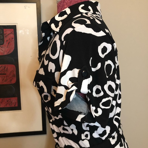 Womans wrap dress. EUC - Picture 5 of 11